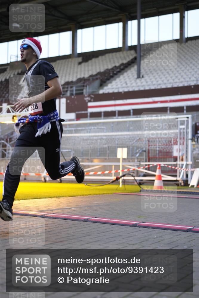 07.12.2025 - St. Pauli X-Mass-Run No. 15 Patografie http://msf.ph/oto/9391423 07.12.2025 10:33:24 Ziel 498, 828, 1329, 2054, 2065, 3791 meine-sportfotos.de