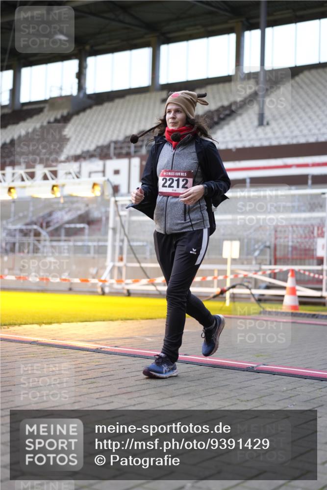 07.12.2025 - St. Pauli X-Mass-Run No. 15 Patografie http://msf.ph/oto/9391429 07.12.2025 10:34:20 Ziel 2212, 2639 meine-sportfotos.de