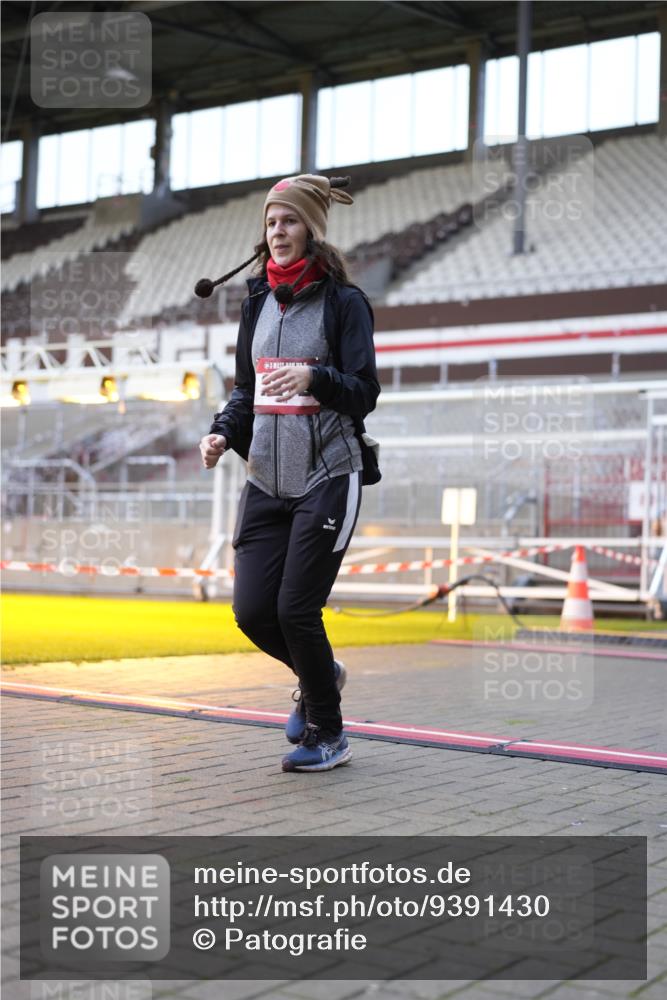 07.12.2025 - St. Pauli X-Mass-Run No. 15 Patografie http://msf.ph/oto/9391430 07.12.2025 10:34:20 Ziel 2212, 2639 meine-sportfotos.de