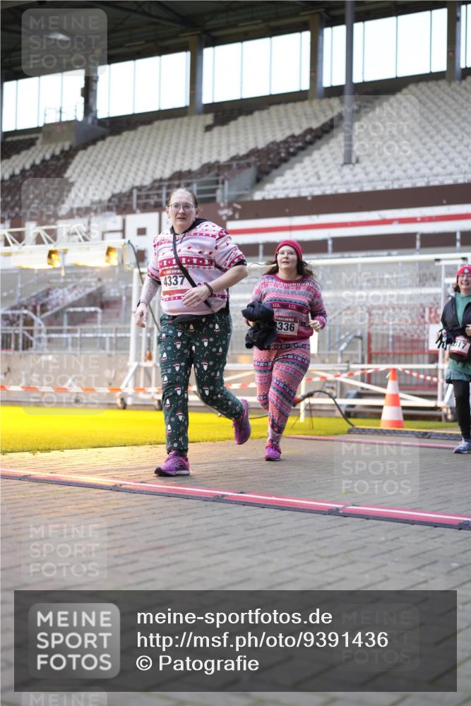07.12.2025 - St. Pauli X-Mass-Run No. 15 Patografie http://msf.ph/oto/9391436 07.12.2025 10:34:30 Ziel 137, 578, 2212, 2639, 3389, 3390, 4316, 4317, 4336, 4337 meine-sportfotos.de