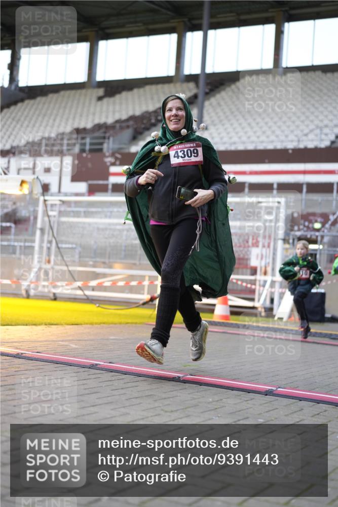 07.12.2025 - St. Pauli X-Mass-Run No. 15 Patografie http://msf.ph/oto/9391443 07.12.2025 10:34:40 Ziel 137, 493, 578, 3389, 3390, 4276, 4277, 4309, 4310, 4316, 4317, 4336, 4337 meine-sportfotos.de