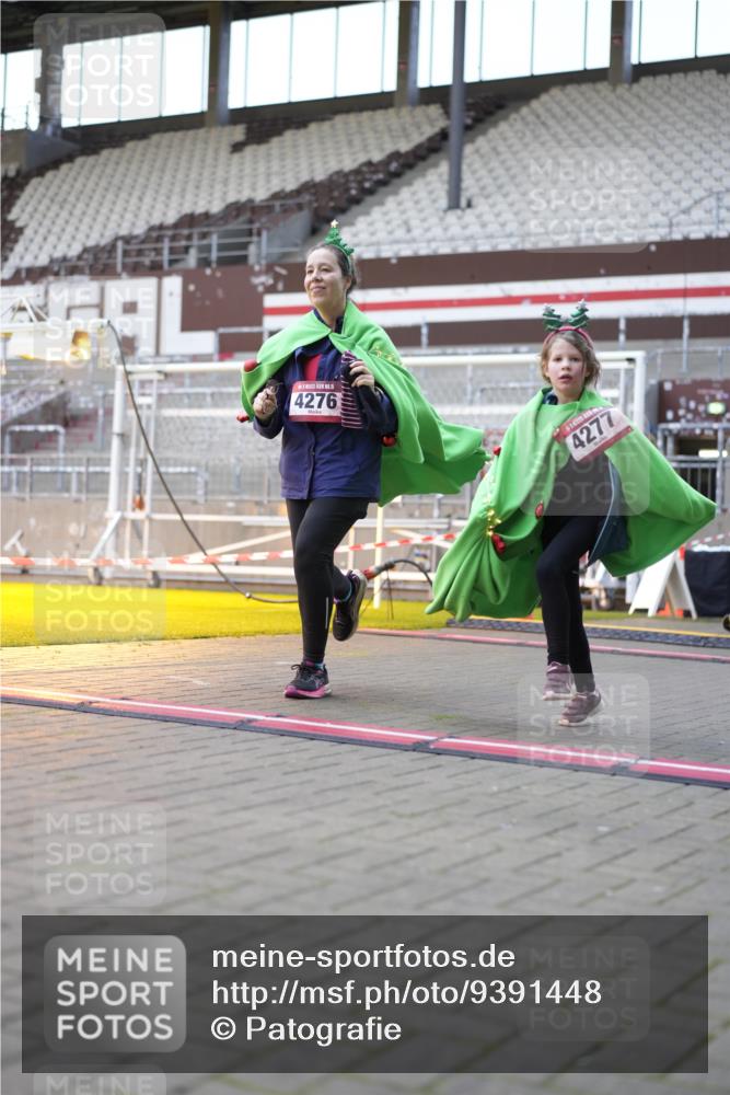 07.12.2025 - St. Pauli X-Mass-Run No. 15 Patografie http://msf.ph/oto/9391448 07.12.2025 10:34:43 Ziel 137, 493, 578, 4276, 4277, 4309, 4310, 4316, 4317, 4336, 4337 meine-sportfotos.de