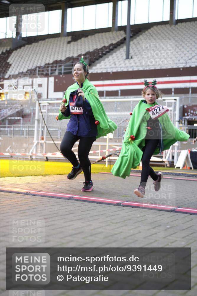 07.12.2025 - St. Pauli X-Mass-Run No. 15 Patografie http://msf.ph/oto/9391449 07.12.2025 10:34:43 Ziel 137, 493, 578, 4276, 4277, 4309, 4310, 4316, 4317, 4336, 4337 meine-sportfotos.de