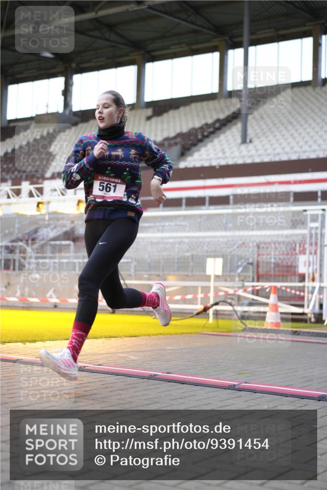 07.12.2025 - St. Pauli X-Mass-Run No. 15 Patografie http://msf.ph/oto/9391454 07.12.2025 10:34:56 Ziel 493, 561, 4276, 4277, 4310, 4443 meine-sportfotos.de