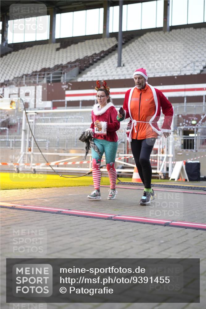 07.12.2025 - St. Pauli X-Mass-Run No. 15 Patografie http://msf.ph/oto/9391455 07.12.2025 10:35:01 Ziel 561, 2422, 2857, 2863, 4443 meine-sportfotos.de