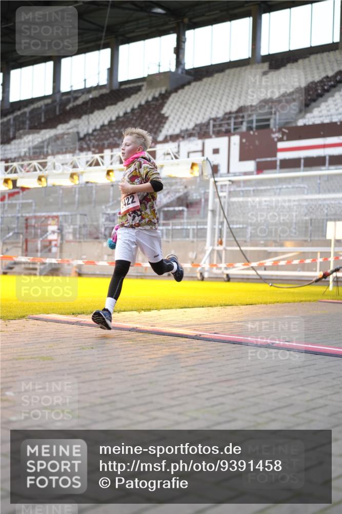 07.12.2025 - St. Pauli X-Mass-Run No. 15 Patografie http://msf.ph/oto/9391458 07.12.2025 10:35:04 Ziel 561, 2353, 2422, 2857, 2863, 4147, 4149, 4443, 4772, 4776, 4778, 4779 meine-sportfotos.de