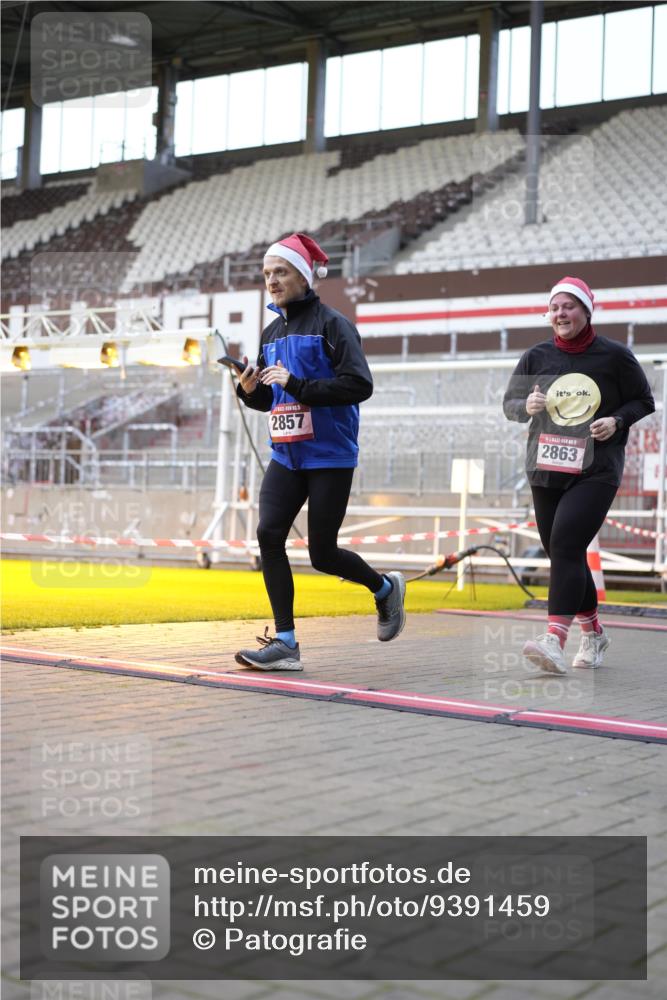 07.12.2025 - St. Pauli X-Mass-Run No. 15 Patografie http://msf.ph/oto/9391459 07.12.2025 10:35:05 Ziel 561, 2353, 2422, 2857, 2863, 4147, 4149, 4443, 4772, 4776, 4778, 4779 meine-sportfotos.de