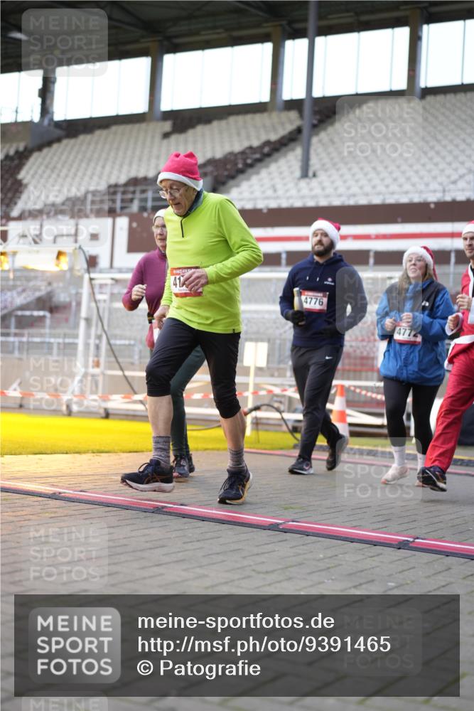 07.12.2025 - St. Pauli X-Mass-Run No. 15 Patografie http://msf.ph/oto/9391465 07.12.2025 10:35:09 Ziel 561, 2353, 2406, 2422, 2857, 2863, 3224, 3721, 4147, 4149, 4443, 4772, 4776, 4778, 4779 meine-sportfotos.de