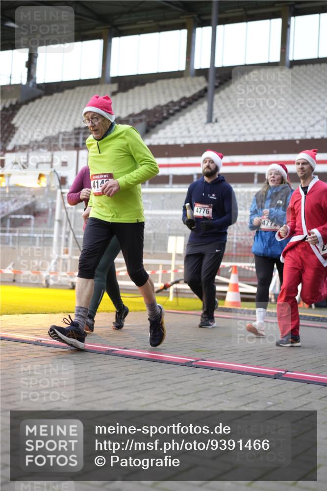 07.12.2025 - St. Pauli X-Mass-Run No. 15 Patografie http://msf.ph/oto/9391466 07.12.2025 10:35:09 Ziel 561, 2353, 2406, 2422, 2857, 2863, 3224, 3721, 4147, 4149, 4443, 4772, 4776, 4778, 4779 meine-sportfotos.de