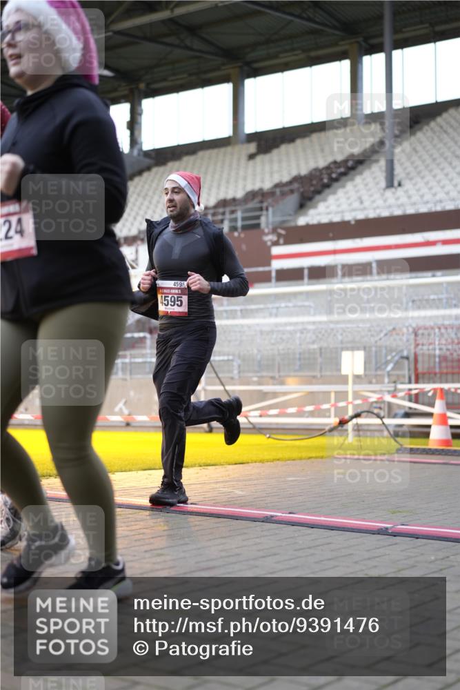 07.12.2025 - St. Pauli X-Mass-Run No. 15 Patografie http://msf.ph/oto/9391476 07.12.2025 10:35:16 Ziel 998, 1100, 1365, 2353, 2406, 2422, 2857, 2863, 3224, 3721, 4147, 4149, 4443, 4595, 4772, 4776, 4778, 4779 meine-sportfotos.de