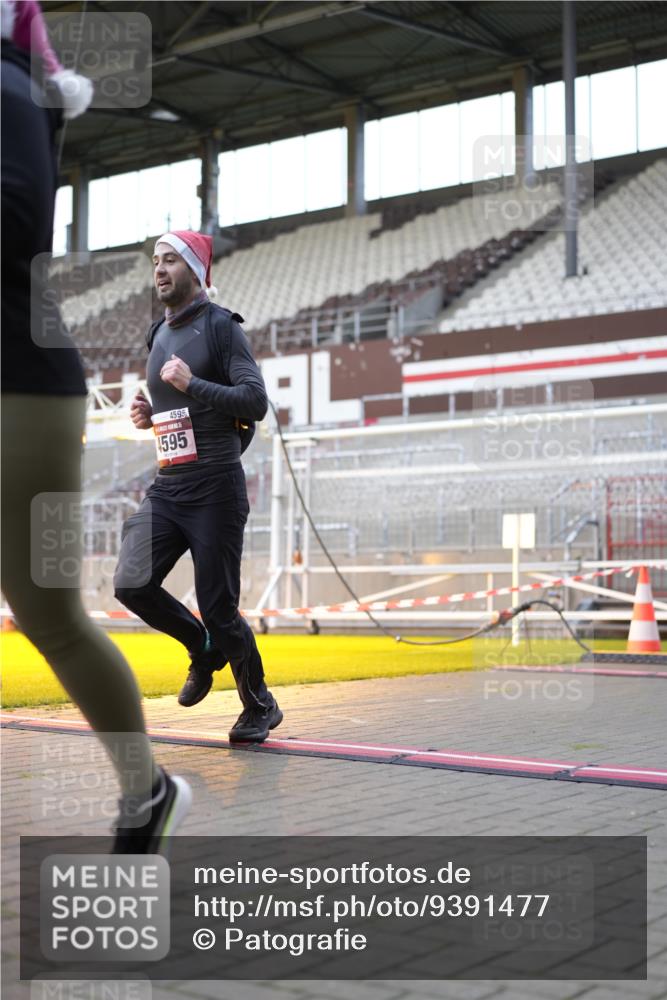 07.12.2025 - St. Pauli X-Mass-Run No. 15 Patografie http://msf.ph/oto/9391477 07.12.2025 10:35:16 Ziel 998, 1100, 1365, 2353, 2406, 2422, 2857, 2863, 3224, 3721, 4147, 4149, 4443, 4595, 4772, 4776, 4778, 4779 meine-sportfotos.de