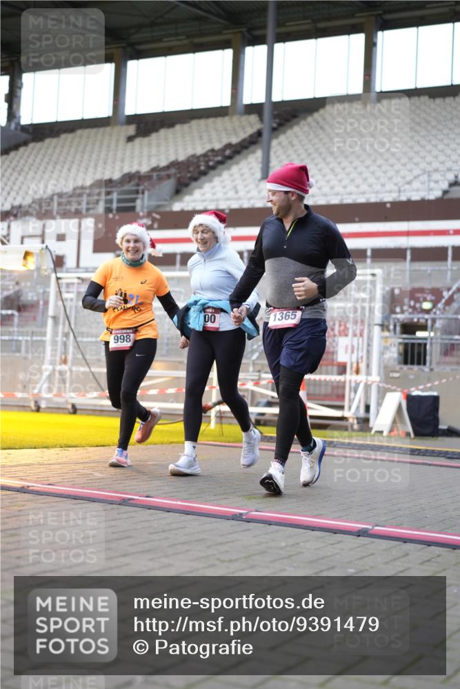 07.12.2025 - St. Pauli X-Mass-Run No. 15 Patografie http://msf.ph/oto/9391479 07.12.2025 10:35:18 Ziel 998, 1100, 1365, 2353, 2406, 2422, 2857, 2863, 3224, 3721, 4147, 4149, 4595, 4772, 4776, 4778, 4779 meine-sportfotos.de
