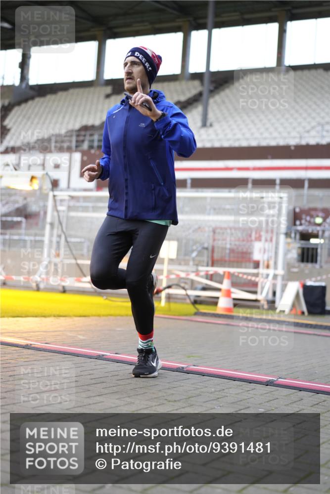 07.12.2025 - St. Pauli X-Mass-Run No. 15 Patografie http://msf.ph/oto/9391481 07.12.2025 10:35:34 Ziel 1822 meine-sportfotos.de