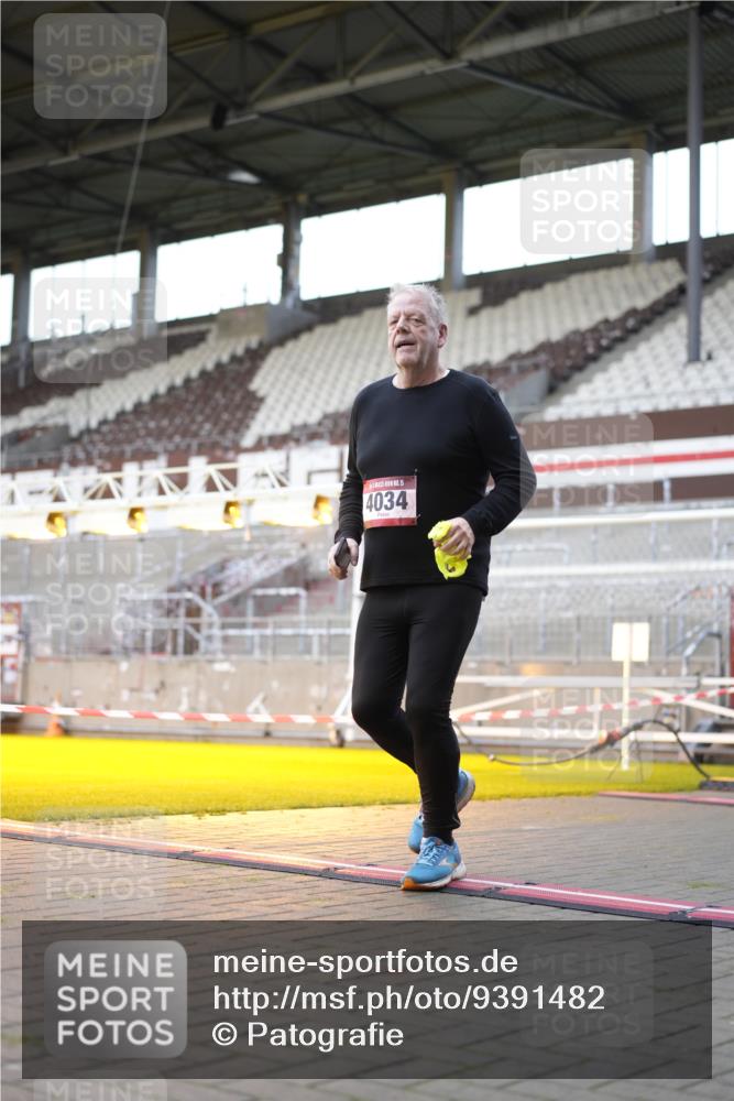 07.12.2025 - St. Pauli X-Mass-Run No. 15 Patografie http://msf.ph/oto/9391482 07.12.2025 10:35:41 Ziel 1822, 2489, 4034 meine-sportfotos.de