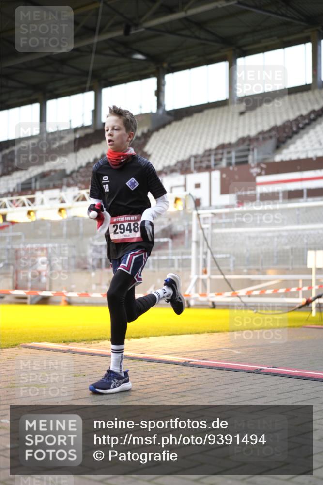 07.12.2025 - St. Pauli X-Mass-Run No. 15 Patografie http://msf.ph/oto/9391494 07.12.2025 10:36:17 Ziel 2948, 3089 meine-sportfotos.de