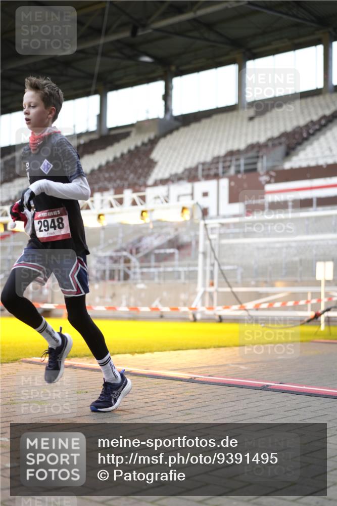 07.12.2025 - St. Pauli X-Mass-Run No. 15 Patografie http://msf.ph/oto/9391495 07.12.2025 10:36:17 Ziel 2948, 3089 meine-sportfotos.de