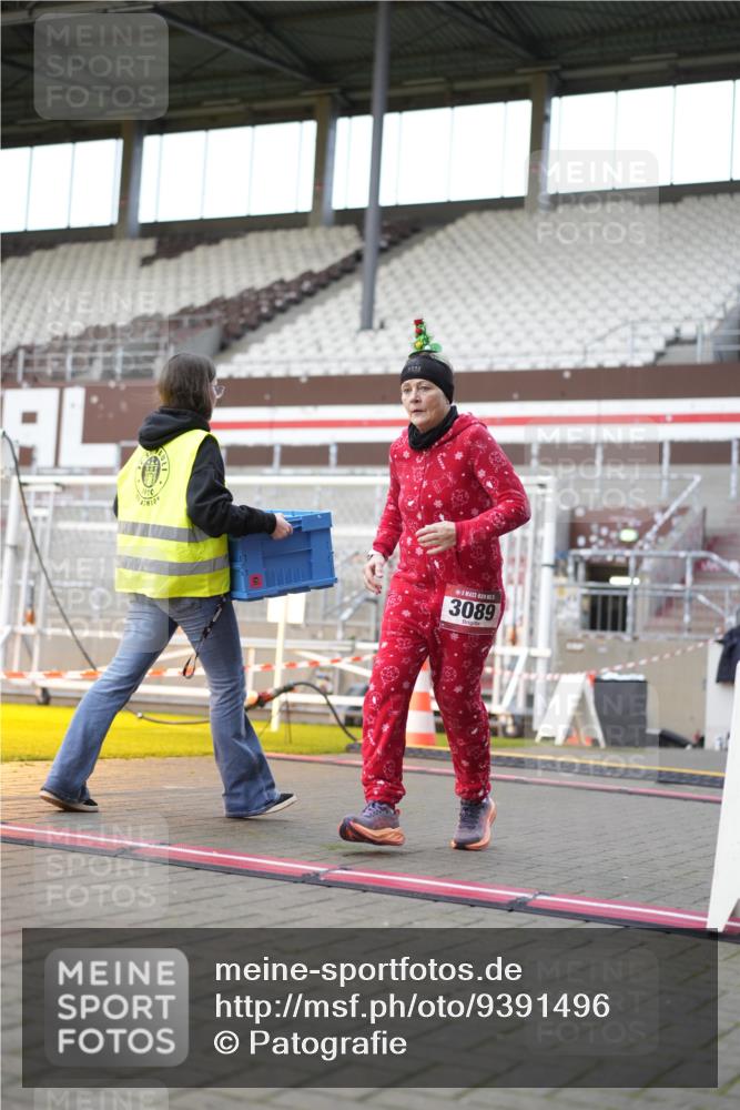 07.12.2025 - St. Pauli X-Mass-Run No. 15 Patografie http://msf.ph/oto/9391496 07.12.2025 10:36:21 Ziel 2948, 3089, 4200, 4591, 4599 meine-sportfotos.de