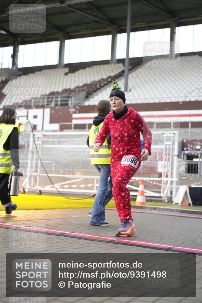 07.12.2025 - St. Pauli X-Mass-Run No. 15 Patografie http://msf.ph/oto/9391498 07.12.2025 10:36:21 Ziel 2948, 3089, 4200, 4591, 4599 meine-sportfotos.de