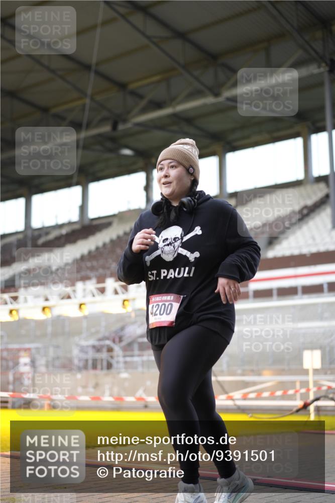 07.12.2025 - St. Pauli X-Mass-Run No. 15 Patografie http://msf.ph/oto/9391501 07.12.2025 10:36:27 Ziel 2948, 3089, 3382, 4200, 4591, 4597, 4599 meine-sportfotos.de