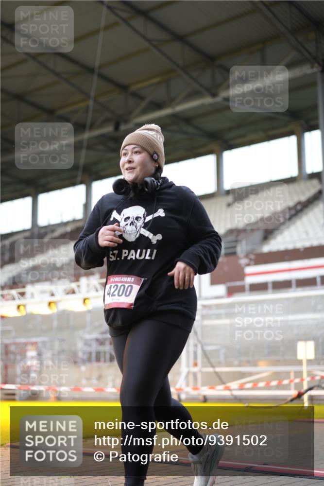 07.12.2025 - St. Pauli X-Mass-Run No. 15 Patografie http://msf.ph/oto/9391502 07.12.2025 10:36:27 Ziel 2948, 3089, 3382, 4200, 4591, 4597, 4599 meine-sportfotos.de