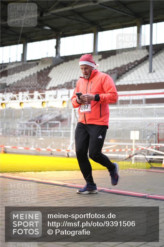 07.12.2025 - St. Pauli X-Mass-Run No. 15 Patografie http://msf.ph/oto/9391506 07.12.2025 10:36:31 Ziel 717, 833, 2948, 3089, 3382, 4200, 4591, 4597, 4599 meine-sportfotos.de