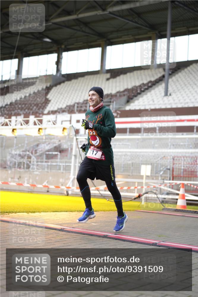 07.12.2025 - St. Pauli X-Mass-Run No. 15 Patografie http://msf.ph/oto/9391509 07.12.2025 10:36:35 Ziel 511, 521, 665, 717, 833, 3089, 3382, 4200, 4591, 4597, 4599 meine-sportfotos.de
