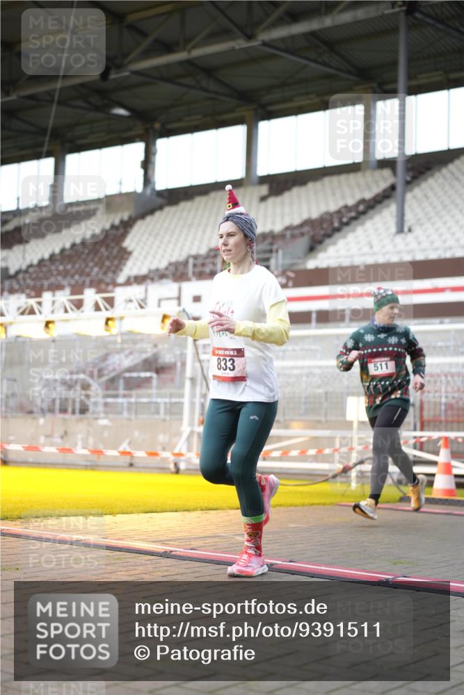 07.12.2025 - St. Pauli X-Mass-Run No. 15 Patografie http://msf.ph/oto/9391511 07.12.2025 10:36:36 Ziel 37, 511, 521, 665, 717, 833, 3089, 3382, 4200, 4591, 4597, 4599 meine-sportfotos.de