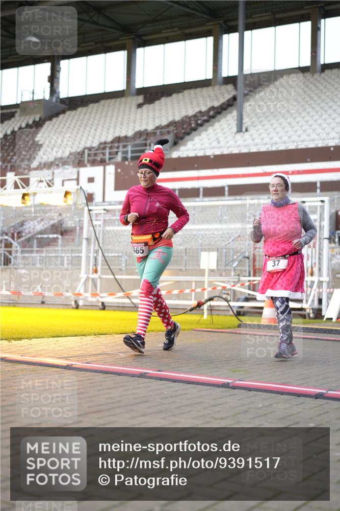 07.12.2025 - St. Pauli X-Mass-Run No. 15 Patografie http://msf.ph/oto/9391517 07.12.2025 10:36:40 Ziel 37, 511, 521, 665, 717, 833, 2615, 3056, 3382, 4200, 4591, 4597, 4599, 4690, 4691, 4693 meine-sportfotos.de