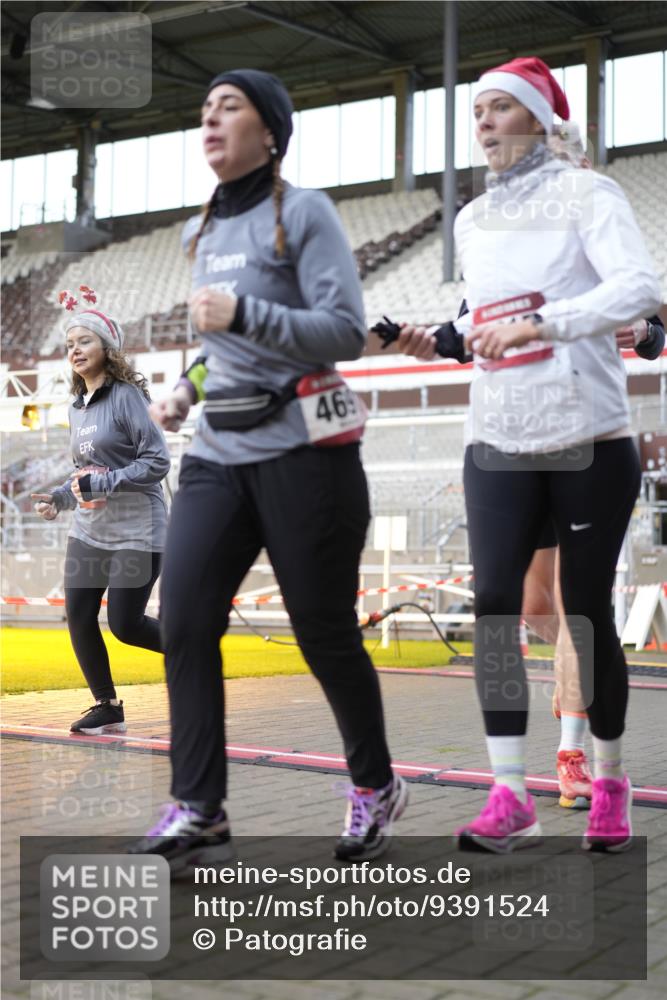 07.12.2025 - St. Pauli X-Mass-Run No. 15 Patografie http://msf.ph/oto/9391524 07.12.2025 10:36:44 Ziel 37, 511, 521, 665, 717, 833, 2615, 3056, 3263, 3382, 4597, 4690, 4691, 4693 meine-sportfotos.de