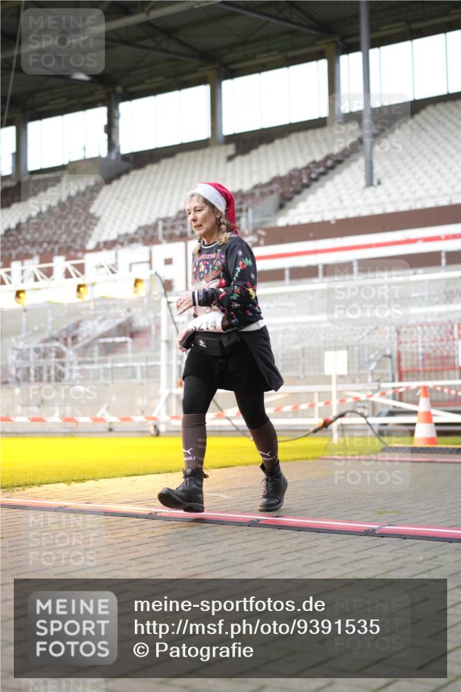 07.12.2025 - St. Pauli X-Mass-Run No. 15 Patografie http://msf.ph/oto/9391535 07.12.2025 10:37:19 Ziel 3214, 4761 meine-sportfotos.de