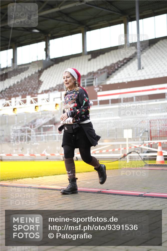 07.12.2025 - St. Pauli X-Mass-Run No. 15 Patografie http://msf.ph/oto/9391536 07.12.2025 10:37:19 Ziel 3214, 4761 meine-sportfotos.de