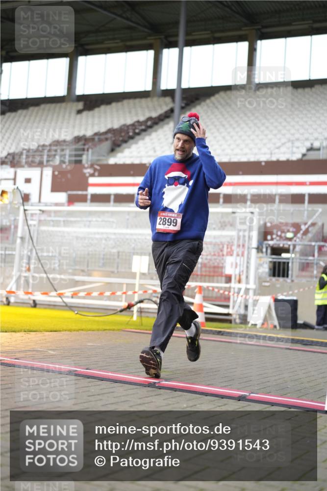 07.12.2025 - St. Pauli X-Mass-Run No. 15 Patografie http://msf.ph/oto/9391543 07.12.2025 10:37:52 Ziel 70, 2899, 3069, 4872 meine-sportfotos.de