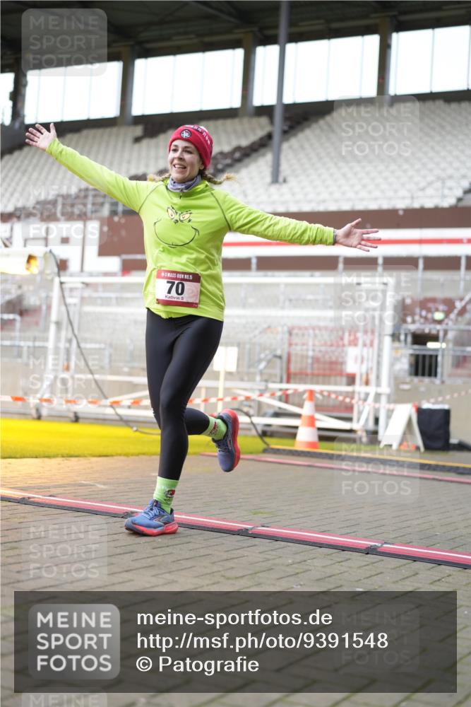 07.12.2025 - St. Pauli X-Mass-Run No. 15 Patografie http://msf.ph/oto/9391548 07.12.2025 10:37:55 Ziel 70, 2899, 3069, 4872 meine-sportfotos.de