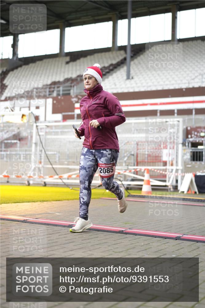 07.12.2025 - St. Pauli X-Mass-Run No. 15 Patografie http://msf.ph/oto/9391553 07.12.2025 10:38:29 Ziel 2078, 2085 meine-sportfotos.de
