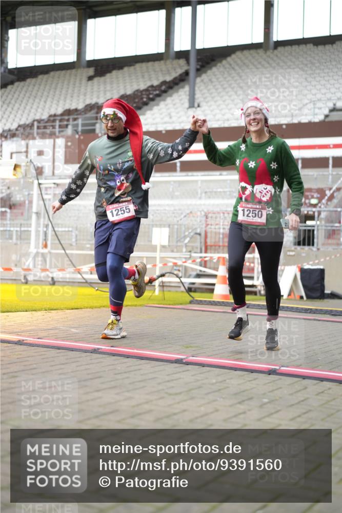 07.12.2025 - St. Pauli X-Mass-Run No. 15 Patografie http://msf.ph/oto/9391560 07.12.2025 10:38:41 Ziel 1250, 1255, 2078, 2085, 2943, 3058, 3061 meine-sportfotos.de