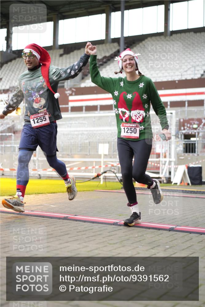 07.12.2025 - St. Pauli X-Mass-Run No. 15 Patografie http://msf.ph/oto/9391562 07.12.2025 10:38:42 Ziel 1250, 1255, 2078, 2085, 2943, 3058, 3061 meine-sportfotos.de