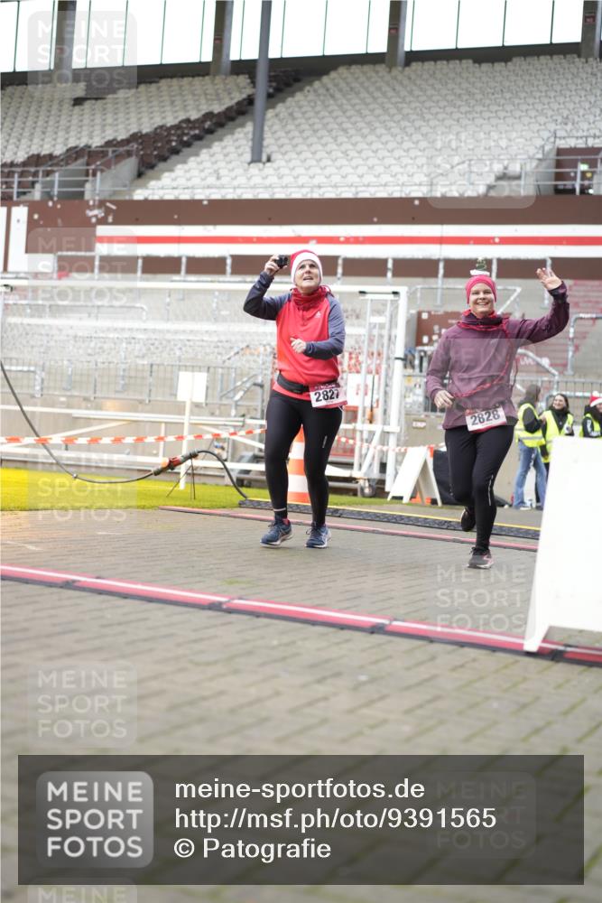 07.12.2025 - St. Pauli X-Mass-Run No. 15 Patografie http://msf.ph/oto/9391565 07.12.2025 10:38:55 Ziel 1250, 1255, 1417, 2827, 2828, 2943, 3061 meine-sportfotos.de