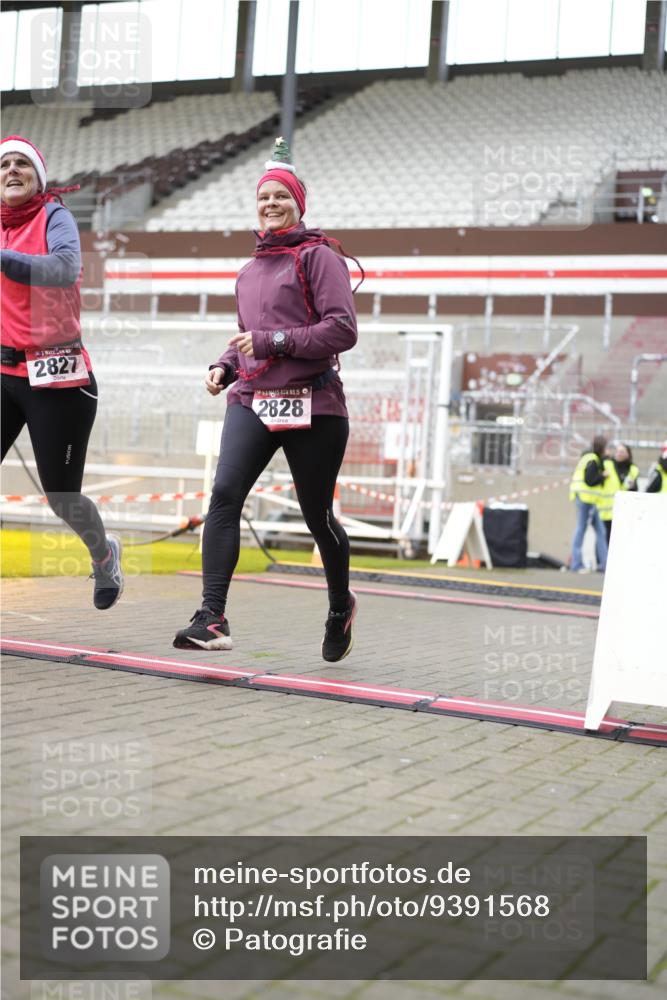 07.12.2025 - St. Pauli X-Mass-Run No. 15 Patografie http://msf.ph/oto/9391568 07.12.2025 10:38:56 Ziel 1250, 1255, 1417, 2827, 2828, 2943, 3061 meine-sportfotos.de