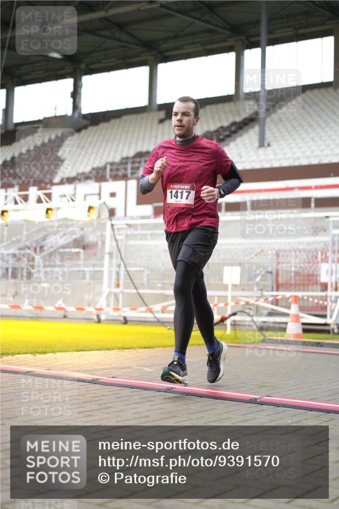 07.12.2025 - St. Pauli X-Mass-Run No. 15 Patografie http://msf.ph/oto/9391570 07.12.2025 10:39:00 Ziel 1417, 2827, 2828 meine-sportfotos.de