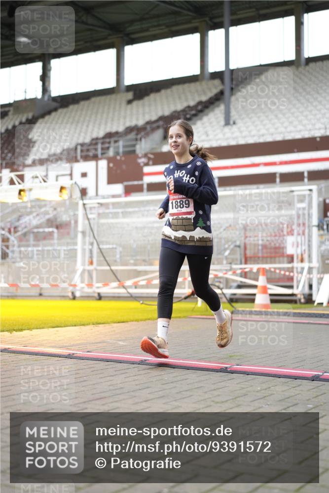 07.12.2025 - St. Pauli X-Mass-Run No. 15 Patografie http://msf.ph/oto/9391572 07.12.2025 10:39:18 Ziel 981, 1796, 1889 meine-sportfotos.de