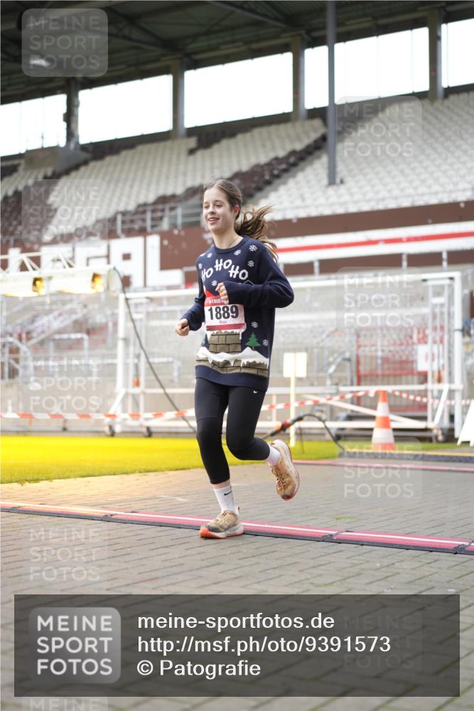 07.12.2025 - St. Pauli X-Mass-Run No. 15 Patografie http://msf.ph/oto/9391573 07.12.2025 10:39:18 Ziel 981, 1796, 1889 meine-sportfotos.de