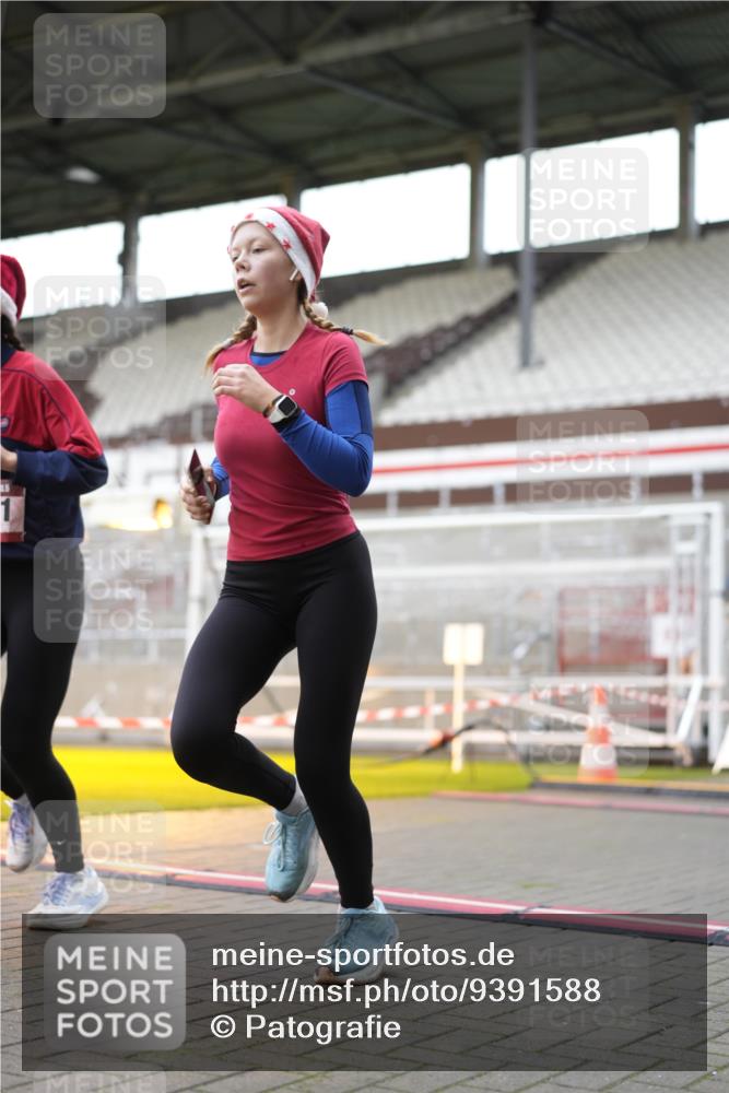 07.12.2025 - St. Pauli X-Mass-Run No. 15 Patografie http://msf.ph/oto/9391588 07.12.2025 10:39:33 Ziel 981, 1796, 1889, 2354, 2420, 2588, 3118, 3240, 3242, 4207, 4211 meine-sportfotos.de