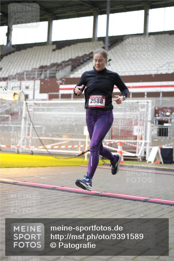 07.12.2025 - St. Pauli X-Mass-Run No. 15 Patografie http://msf.ph/oto/9391589 07.12.2025 10:39:38 Ziel 2354, 2420, 2588, 3118, 3240, 3242, 4207, 4211 meine-sportfotos.de