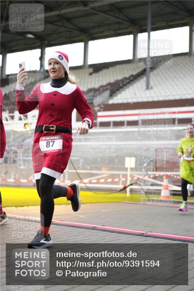07.12.2025 - St. Pauli X-Mass-Run No. 15 Patografie http://msf.ph/oto/9391594 07.12.2025 10:39:49 Ziel 87, 108, 827, 1604, 1748, 1749, 2588, 2754 meine-sportfotos.de