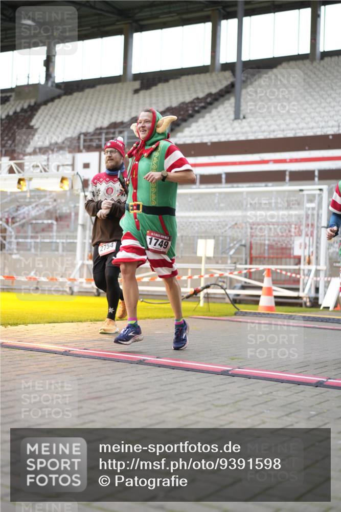 07.12.2025 - St. Pauli X-Mass-Run No. 15 Patografie http://msf.ph/oto/9391598 07.12.2025 10:39:51 Ziel 87, 108, 827, 1604, 1748, 1749, 2588, 2754 meine-sportfotos.de