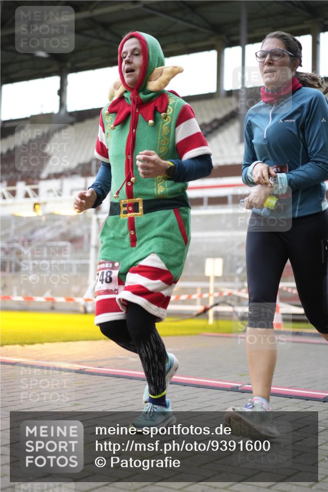 07.12.2025 - St. Pauli X-Mass-Run No. 15 Patografie http://msf.ph/oto/9391600 07.12.2025 10:39:52 Ziel 87, 108, 827, 1604, 1748, 1749, 2588, 2754 meine-sportfotos.de