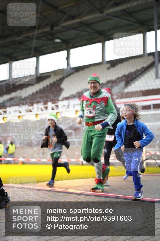 07.12.2025 - St. Pauli X-Mass-Run No. 15 Patografie http://msf.ph/oto/9391603 07.12.2025 10:40:05 Ziel 230, 538, 580, 827, 1748, 1749, 2754, 3796, 3797, 4874, 4878 meine-sportfotos.de
