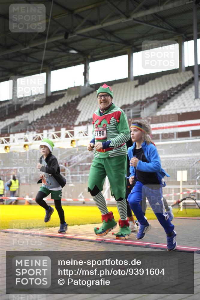 07.12.2025 - St. Pauli X-Mass-Run No. 15 Patografie http://msf.ph/oto/9391604 07.12.2025 10:40:05 Ziel 230, 538, 580, 827, 1748, 1749, 2754, 3796, 3797, 4874, 4878 meine-sportfotos.de