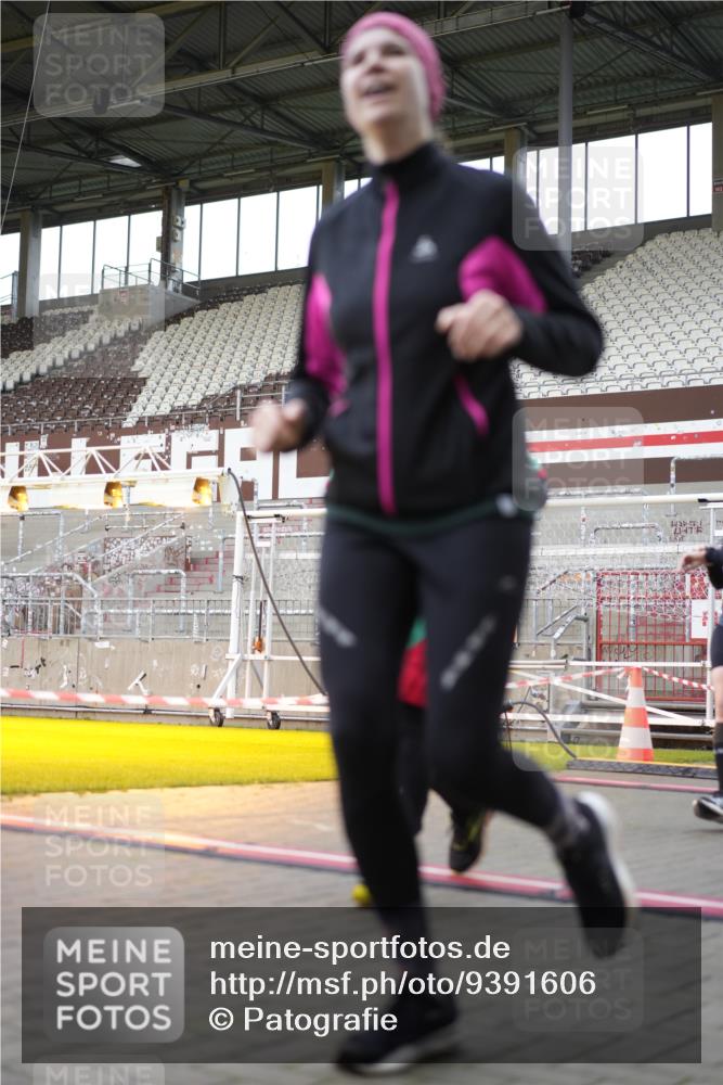 07.12.2025 - St. Pauli X-Mass-Run No. 15 Patografie http://msf.ph/oto/9391606 07.12.2025 10:40:06 Ziel 230, 538, 580, 827, 1748, 1749, 2754, 3796, 3797, 4874, 4878 meine-sportfotos.de