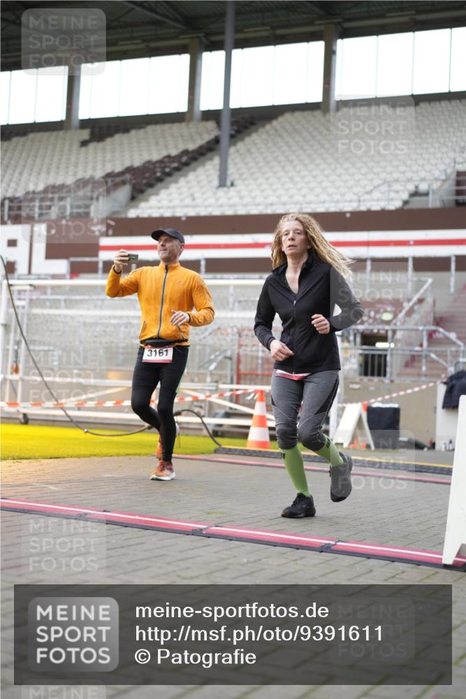 07.12.2025 - St. Pauli X-Mass-Run No. 15 Patografie http://msf.ph/oto/9391611 07.12.2025 10:40:11 Ziel 230, 538, 580, 731, 735, 3161, 3164, 3796, 3797, 4874, 4878 meine-sportfotos.de